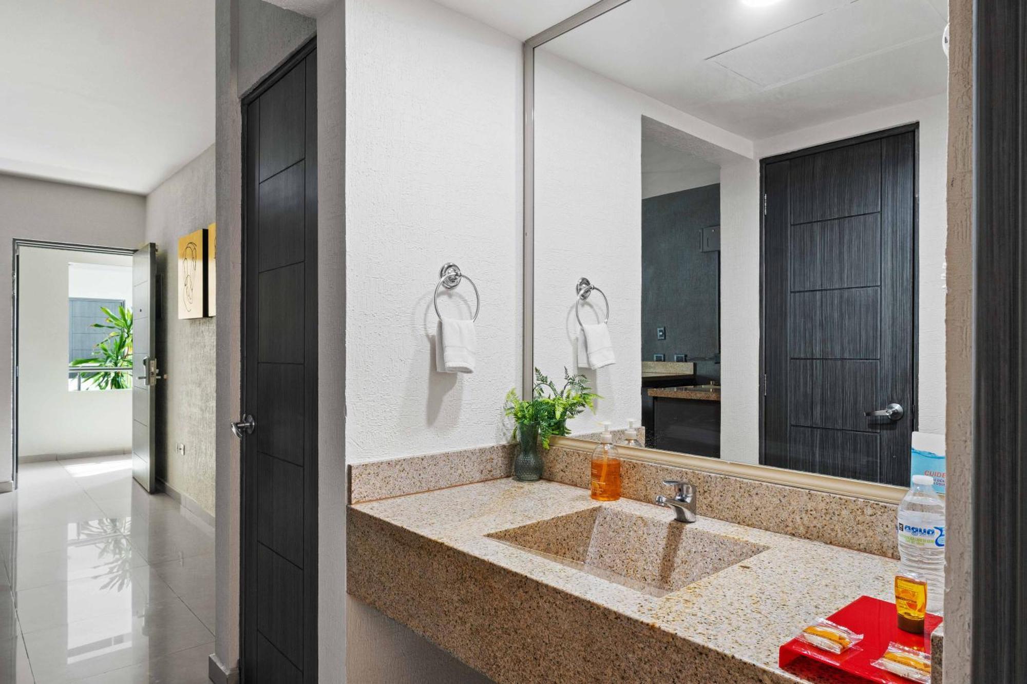 Homesuites Zaragoza Culiacán Eksteriør bilde